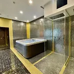 Deluxe And Resort *