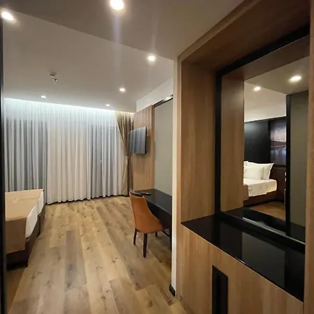 Deluxe And Spa *
