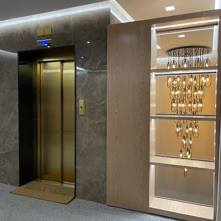 Deluxe And Spa *