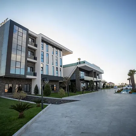 Resort Deluxe And Spa