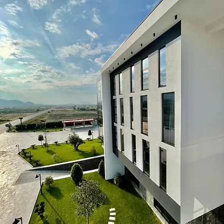 Üdülőközpont Deluxe And *