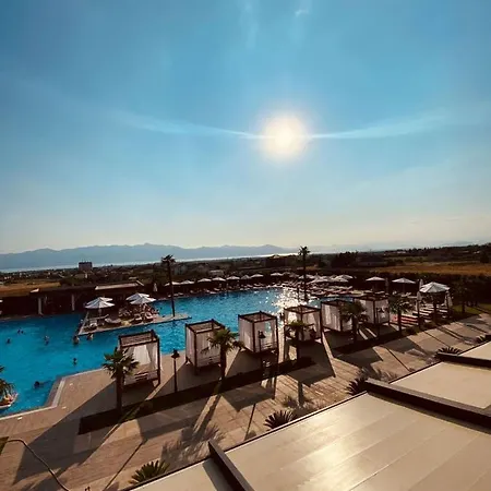 Deluxe And Üdülőközpont *