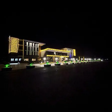 Deluxe And Üdülőközpont