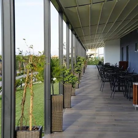 Deluxe And Üdülőközpont