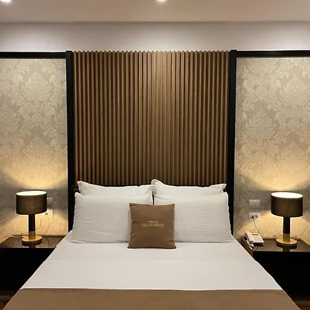 Deluxe And Üdülőközpont