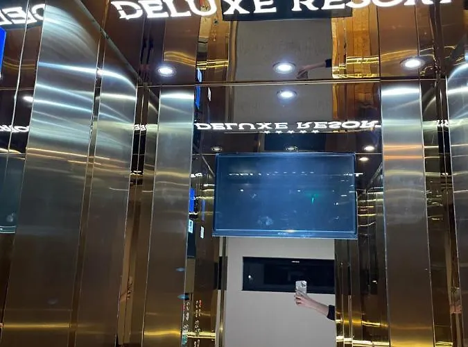 Deluxe And Rezort